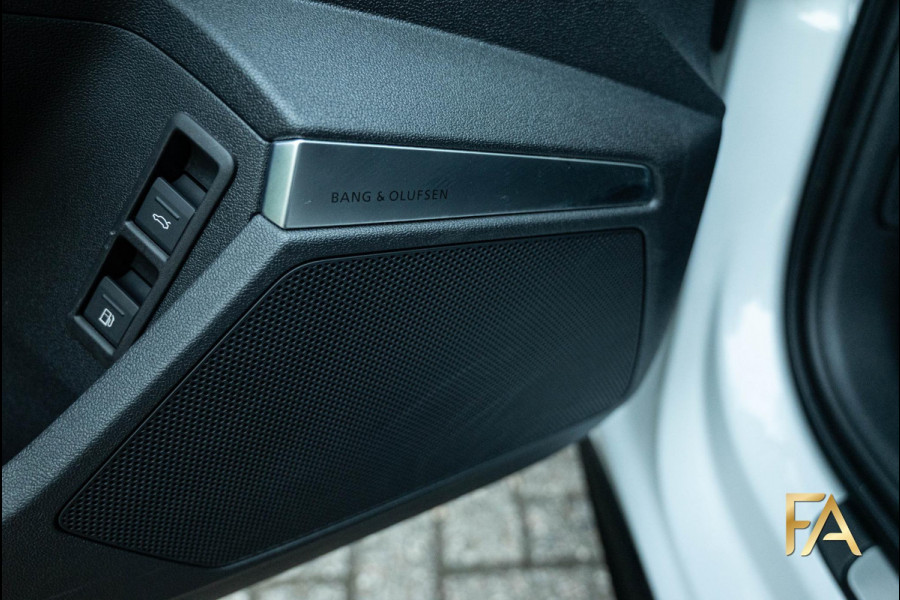 Audi A3 Sportback 45 TFSI e S Line Competition Panodak|RSseats|Sfeer|Headup|Massage|19Inch Audi A3 Sportback 45 TFSI e S Line Competition Panodak|RSseats|Sfeer|Headup|Massage|19Inch