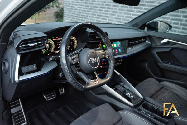 Audi A3 Sportback 45 TFSI e S Line Competition Panodak|RSseats|Sfeer|Headup|Massage|19Inch Audi A3 Sportback 45 TFSI e S Line Competition Panodak|RSseats|Sfeer|Headup|Massage|19Inch