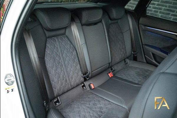 Audi A3 Sportback 45 TFSI e S Line Competition Panodak|RSseats|Sfeer|Headup|Massage|19Inch Audi A3 Sportback 45 TFSI e S Line Competition Panodak|RSseats|Sfeer|Headup|Massage|19Inch