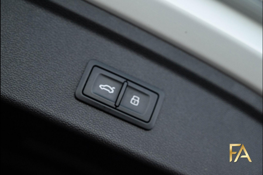 Audi A3 Sportback 45 TFSI e S Line Competition Panodak|RSseats|Sfeer|Headup|Massage|19Inch Audi A3 Sportback 45 TFSI e S Line Competition Panodak|RSseats|Sfeer|Headup|Massage|19Inch