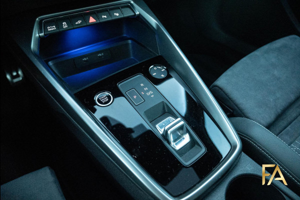 Audi A3 Sportback 45 TFSI e S Line Competition Panodak|RSseats|Sfeer|Headup|Massage|19Inch Audi A3 Sportback 45 TFSI e S Line Competition Panodak|RSseats|Sfeer|Headup|Massage|19Inch