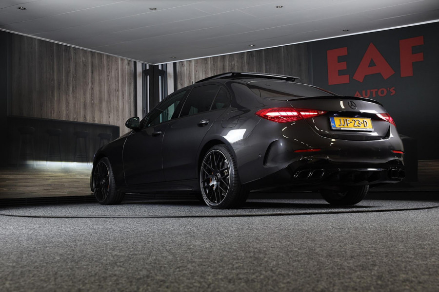 Mercedes-Benz C-Klasse 300 e AMG 63 Look / Camera / Acc / Lane Assist / F1 / Verwarming 4x / Leder / Open Pano / Dode Hoek / 20 In Mercedes-Benz C-Klasse 300 e AMG 63 Look / Camera / Acc / Lane Assist / F1 / Verwarming 4x / Leder / Open Pano / Dode Hoek / 20 In