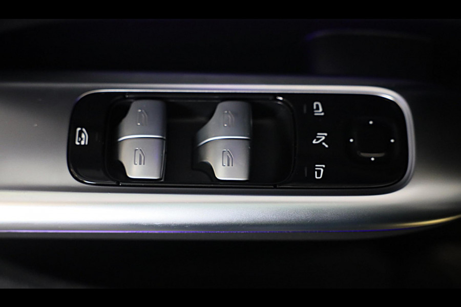 Mercedes-Benz C-Klasse 300 e AMG 63 Look / Camera / Acc / Lane Assist / F1 / Verwarming 4x / Leder / Open Pano / Dode Hoek / 20 In Mercedes-Benz C-Klasse 300 e AMG 63 Look / Camera / Acc / Lane Assist / F1 / Verwarming 4x / Leder / Open Pano / Dode Hoek / 20 In