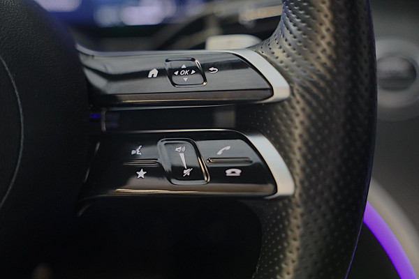 Mercedes-Benz C-Klasse 300 e AMG 63 Look / Camera / Acc / Lane Assist / F1 / Verwarming 4x / Leder / Open Pano / Dode Hoek / 20 In Mercedes-Benz C-Klasse 300 e AMG 63 Look / Camera / Acc / Lane Assist / F1 / Verwarming 4x / Leder / Open Pano / Dode Hoek / 20 In