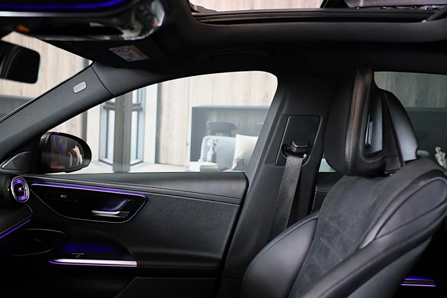 Mercedes-Benz C-Klasse 300 e AMG 63 Look / Camera / Acc / Lane Assist / F1 / Verwarming 4x / Leder / Open Pano / Dode Hoek / 20 In Mercedes-Benz C-Klasse 300 e AMG 63 Look / Camera / Acc / Lane Assist / F1 / Verwarming 4x / Leder / Open Pano / Dode Hoek / 20 In