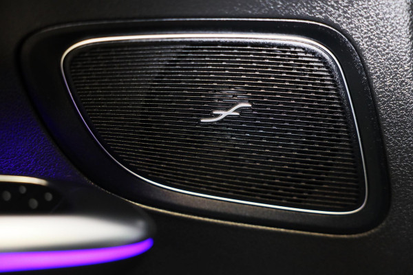 Mercedes-Benz C-Klasse 300 e AMG 63 Look / Camera / Acc / Lane Assist / F1 / Verwarming 4x / Leder / Open Pano / Dode Hoek / 20 In Mercedes-Benz C-Klasse 300 e AMG 63 Look / Camera / Acc / Lane Assist / F1 / Verwarming 4x / Leder / Open Pano / Dode Hoek / 20 In