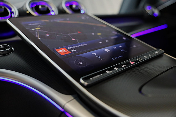 Mercedes-Benz C-Klasse 300 e AMG 63 Look / Camera / Acc / Lane Assist / F1 / Verwarming 4x / Leder / Open Pano / Dode Hoek / 20 In Mercedes-Benz C-Klasse 300 e AMG 63 Look / Camera / Acc / Lane Assist / F1 / Verwarming 4x / Leder / Open Pano / Dode Hoek / 20 In