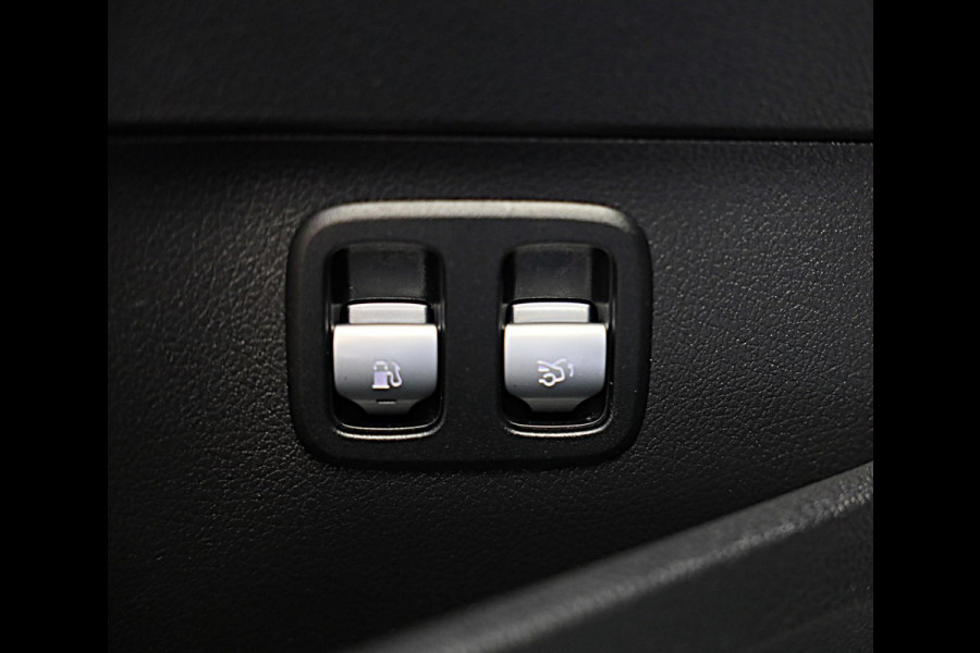 Mercedes-Benz C-Klasse 300 e AMG 63 Look / Camera / Acc / Lane Assist / F1 / Verwarming 4x / Leder / Open Pano / Dode Hoek / 20 In Mercedes-Benz C-Klasse 300 e AMG 63 Look / Camera / Acc / Lane Assist / F1 / Verwarming 4x / Leder / Open Pano / Dode Hoek / 20 In