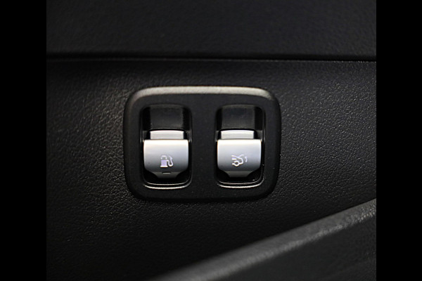Mercedes-Benz C-Klasse 300 e AMG 63 Look / Camera / Acc / Lane Assist / F1 / Verwarming 4x / Leder / Open Pano / Dode Hoek / 20 In Mercedes-Benz C-Klasse 300 e AMG 63 Look / Camera / Acc / Lane Assist / F1 / Verwarming 4x / Leder / Open Pano / Dode Hoek / 20 In