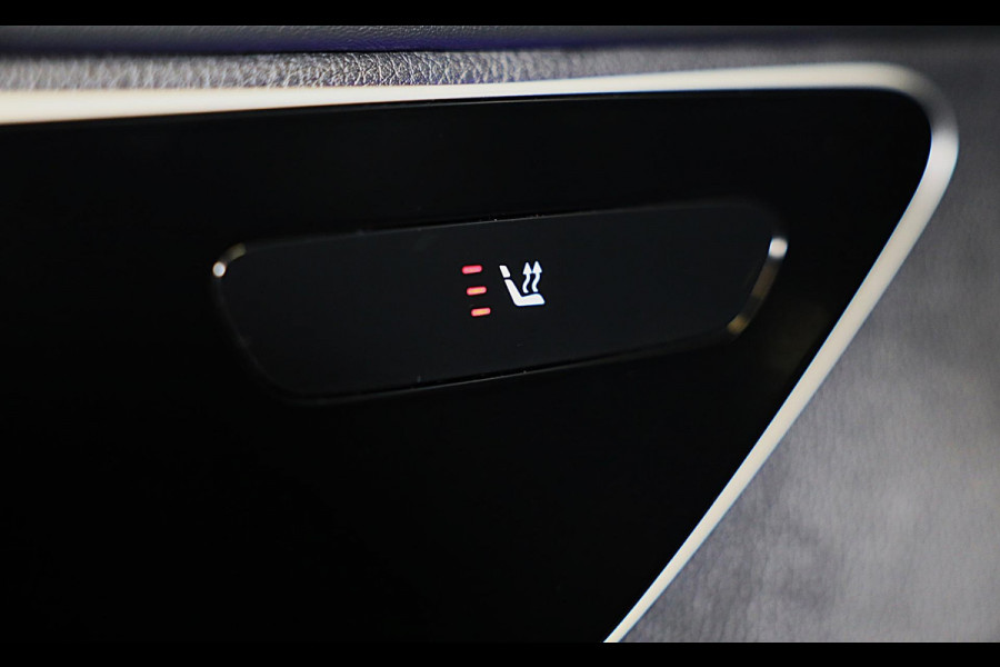 Mercedes-Benz C-Klasse 300 e AMG 63 Look / Camera / Acc / Lane Assist / F1 / Verwarming 4x / Leder / Open Pano / Dode Hoek / 20 In Mercedes-Benz C-Klasse 300 e AMG 63 Look / Camera / Acc / Lane Assist / F1 / Verwarming 4x / Leder / Open Pano / Dode Hoek / 20 In