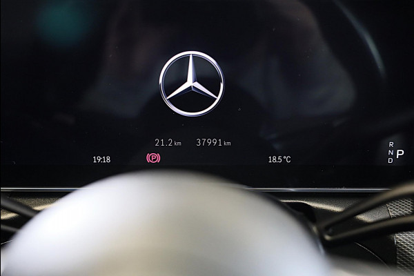 Mercedes-Benz C-Klasse 300 e AMG 63 Look / Camera / Acc / Lane Assist / F1 / Verwarming 4x / Leder / Open Pano / Dode Hoek / 20 In Mercedes-Benz C-Klasse 300 e AMG 63 Look / Camera / Acc / Lane Assist / F1 / Verwarming 4x / Leder / Open Pano / Dode Hoek / 20 In