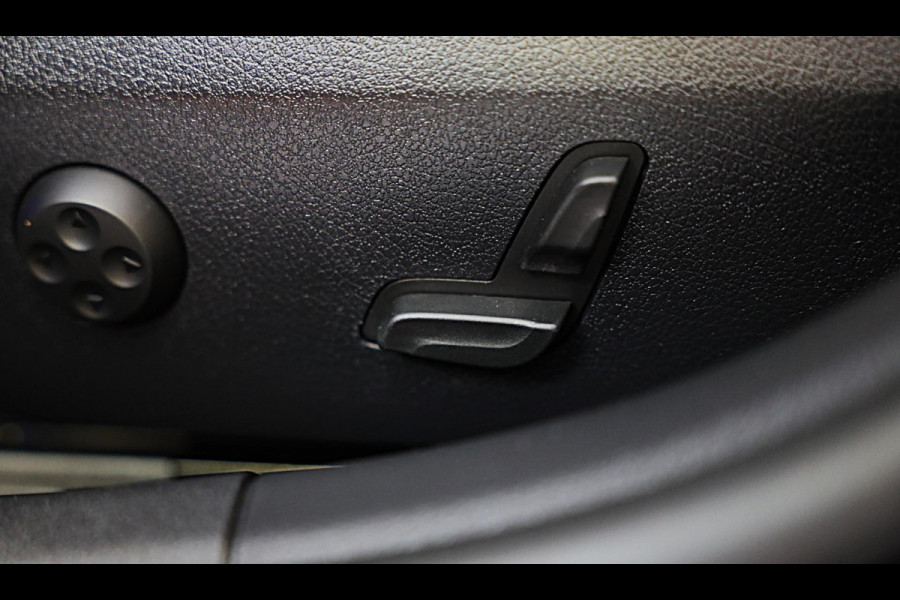 Mercedes-Benz C-Klasse 300 e AMG 63 Look / Camera / Acc / Lane Assist / F1 / Verwarming 4x / Leder / Open Pano / Dode Hoek / 20 In Mercedes-Benz C-Klasse 300 e AMG 63 Look / Camera / Acc / Lane Assist / F1 / Verwarming 4x / Leder / Open Pano / Dode Hoek / 20 In