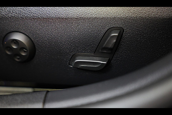 Mercedes-Benz C-Klasse 300 e AMG 63 Look / Camera / Acc / Lane Assist / F1 / Verwarming 4x / Leder / Open Pano / Dode Hoek / 20 In Mercedes-Benz C-Klasse 300 e AMG 63 Look / Camera / Acc / Lane Assist / F1 / Verwarming 4x / Leder / Open Pano / Dode Hoek / 20 In