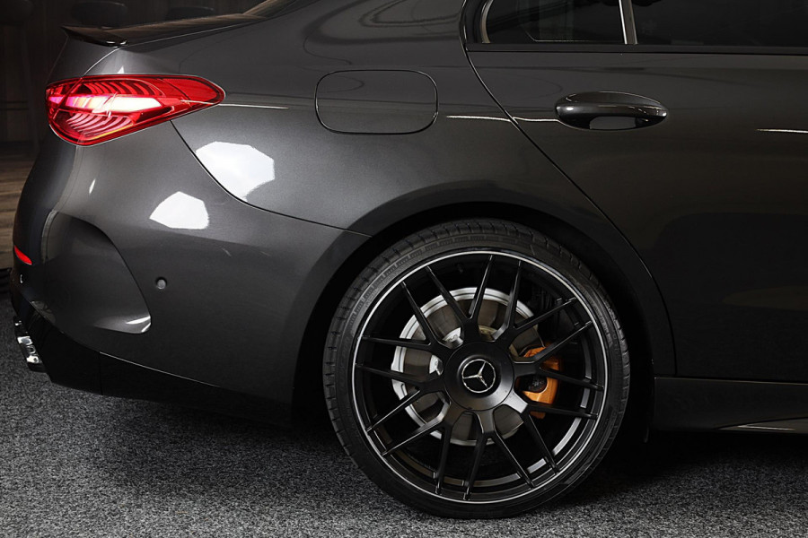 Mercedes-Benz C-Klasse 300 e AMG 63 Look / Camera / Acc / Lane Assist / F1 / Verwarming 4x / Leder / Open Pano / Dode Hoek / 20 In Mercedes-Benz C-Klasse 300 e AMG 63 Look / Camera / Acc / Lane Assist / F1 / Verwarming 4x / Leder / Open Pano / Dode Hoek / 20 In