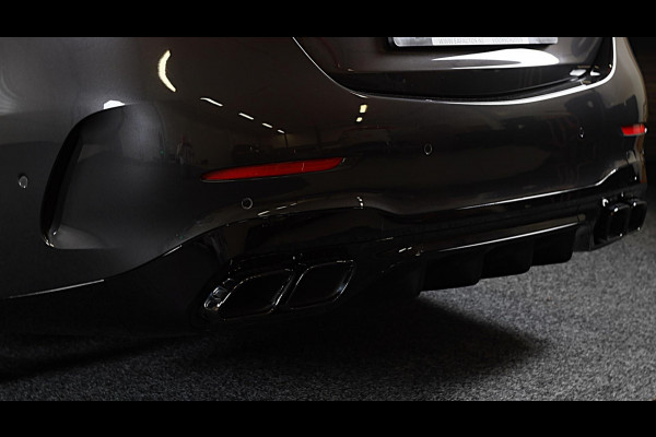 Mercedes-Benz C-Klasse 300 e AMG 63 Look / Camera / Acc / Lane Assist / F1 / Verwarming 4x / Leder / Open Pano / Dode Hoek / 20 In Mercedes-Benz C-Klasse 300 e AMG 63 Look / Camera / Acc / Lane Assist / F1 / Verwarming 4x / Leder / Open Pano / Dode Hoek / 20 In
