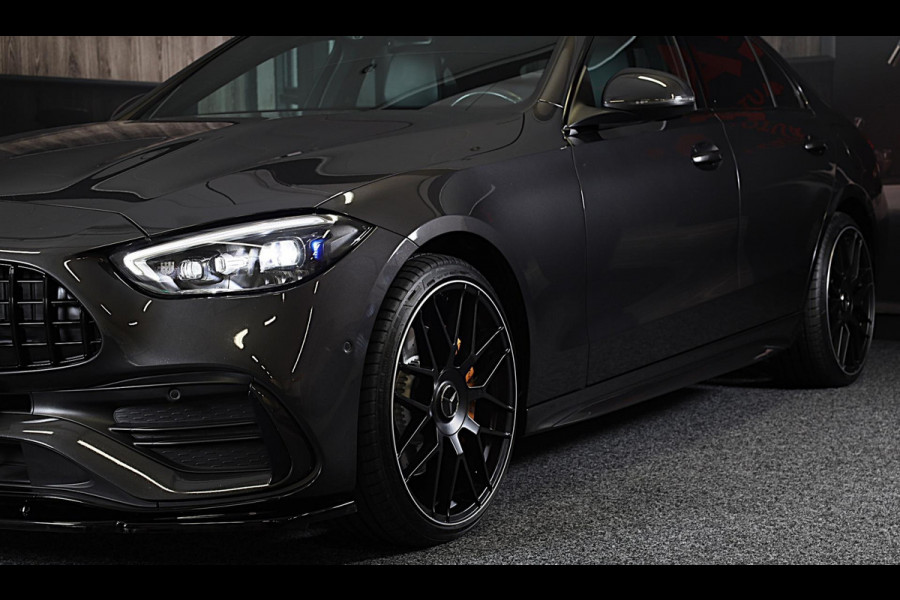 Mercedes-Benz C-Klasse 300 e AMG 63 Look / Camera / Acc / Lane Assist / F1 / Verwarming 4x / Leder / Open Pano / Dode Hoek / 20 In Mercedes-Benz C-Klasse 300 e AMG 63 Look / Camera / Acc / Lane Assist / F1 / Verwarming 4x / Leder / Open Pano / Dode Hoek / 20 In