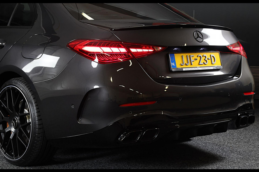 Mercedes-Benz C-Klasse 300 e AMG 63 Look / Camera / Acc / Lane Assist / F1 / Verwarming 4x / Leder / Open Pano / Dode Hoek / 20 In Mercedes-Benz C-Klasse 300 e AMG 63 Look / Camera / Acc / Lane Assist / F1 / Verwarming 4x / Leder / Open Pano / Dode Hoek / 20 In
