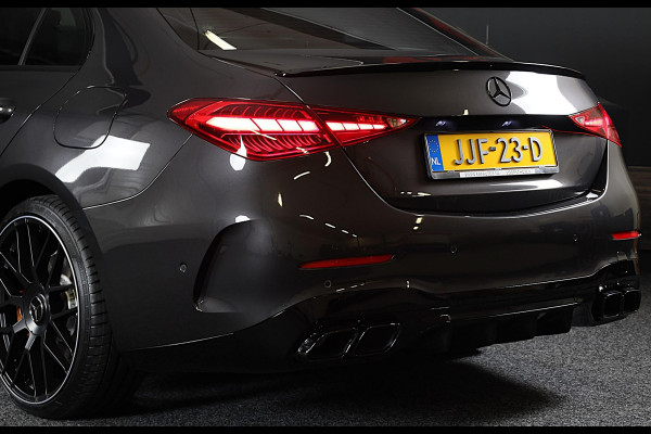Mercedes-Benz C-Klasse 300 e AMG 63 Look / Camera / Acc / Lane Assist / F1 / Verwarming 4x / Leder / Open Pano / Dode Hoek / 20 In Mercedes-Benz C-Klasse 300 e AMG 63 Look / Camera / Acc / Lane Assist / F1 / Verwarming 4x / Leder / Open Pano / Dode Hoek / 20 In