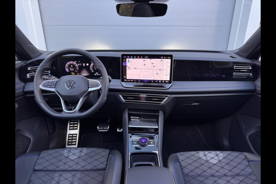 Volkswagen Tiguan 1.5 eTSI R-Line Edition Pano/360/Massage Volkswagen Tiguan 1.5 eTSI R-Line Edition Pano/360/Massage