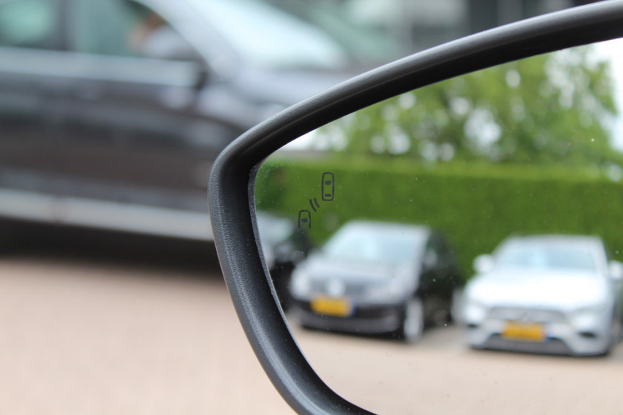 Ford FOCUS Wagon 1.5 EcoBoost ST Line Business / Camera / Navigatie / Keyless / 18'' / Stuurverwarming / DAB / Dodehoek / Cruise Control Ford FOCUS Wagon 1.5 EcoBoost ST Line Business / Camera / Navigatie / Keyless / 18'' / Stuurverwarming / DAB / Dodehoek / Cruise Control