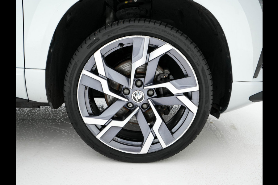 Škoda Karoq 1.5 TSI ACT Sportline (INCL-BTW) Aut. *PANO | DIGI-COCKPIT | ADAPTIVE-CRUISE | FULL-LED | BLIND-SPOT | HEATED-SPORTSEATS | CAMERA | AMBIENT-LIGHT | NAVI-FULLMAP | KEYLESS | DAB+ | SHIFT-PADDLES | PRIVACY-GLASS | .