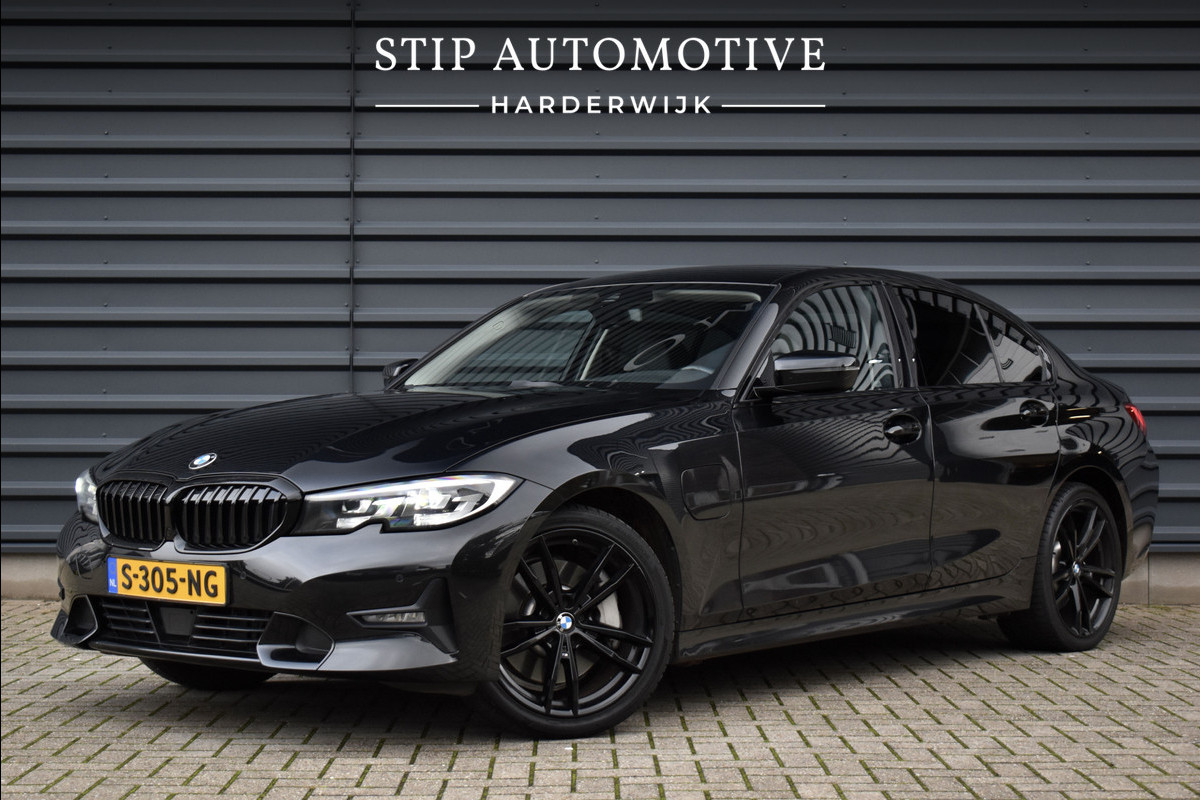 BMW 3 Serie 330e High Executive Shadow Line | ACC | 19'' M Wielen | Stuur + Stoelverwarming | CarPlay | Live Cockpit Pro | BMW 3 Serie 330e High Executive Shadow Line | ACC | 19'' M Wielen | Stuur + Stoelverwarming | CarPlay | Live Cockpit Pro |