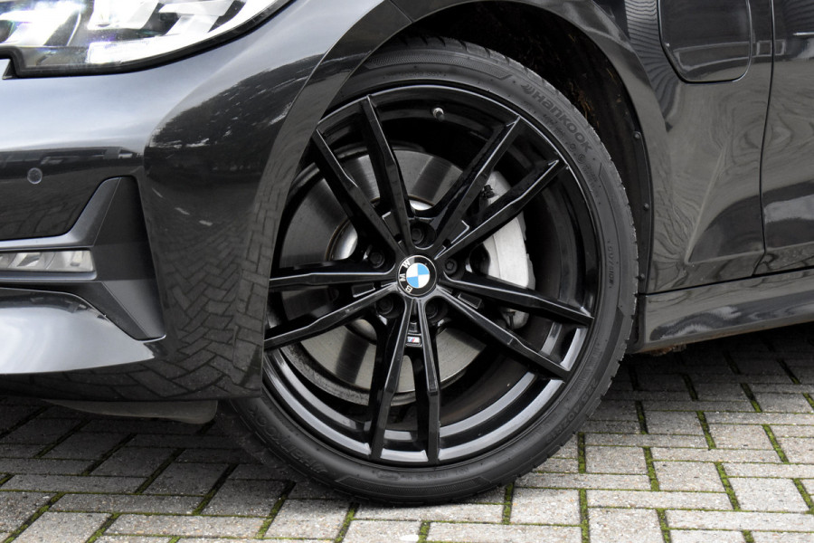 BMW 3 Serie 330e High Executive Shadow Line | ACC | 19'' M Wielen | Stuur + Stoelverwarming | CarPlay | Live Cockpit Pro | BMW 3 Serie 330e High Executive Shadow Line | ACC | 19'' M Wielen | Stuur + Stoelverwarming | CarPlay | Live Cockpit Pro |