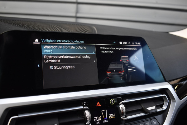 BMW 3 Serie 330e High Executive Shadow Line | ACC | 19'' M Wielen | Stuur + Stoelverwarming | CarPlay | Live Cockpit Pro | BMW 3 Serie 330e High Executive Shadow Line | ACC | 19'' M Wielen | Stuur + Stoelverwarming | CarPlay | Live Cockpit Pro |