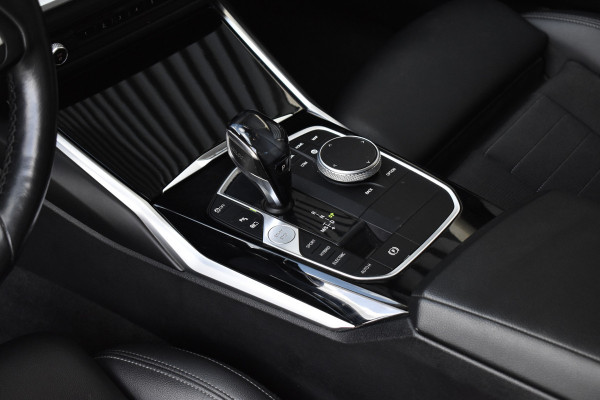 BMW 3 Serie 330e High Executive Shadow Line | ACC | 19'' M Wielen | Stuur + Stoelverwarming | CarPlay | Live Cockpit Pro | BMW 3 Serie 330e High Executive Shadow Line | ACC | 19'' M Wielen | Stuur + Stoelverwarming | CarPlay | Live Cockpit Pro |
