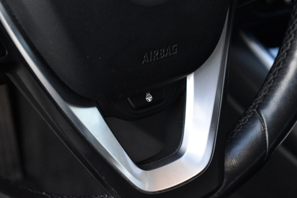 BMW 3 Serie 330e High Executive Shadow Line | ACC | 19'' M Wielen | Stuur + Stoelverwarming | CarPlay | Live Cockpit Pro | BMW 3 Serie 330e High Executive Shadow Line | ACC | 19'' M Wielen | Stuur + Stoelverwarming | CarPlay | Live Cockpit Pro |