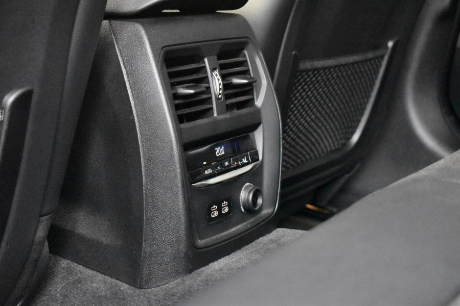 BMW 3 Serie 330e High Executive Shadow Line | ACC | 19'' M Wielen | Stuur + Stoelverwarming | CarPlay | Live Cockpit Pro | BMW 3 Serie 330e High Executive Shadow Line | ACC | 19'' M Wielen | Stuur + Stoelverwarming | CarPlay | Live Cockpit Pro |