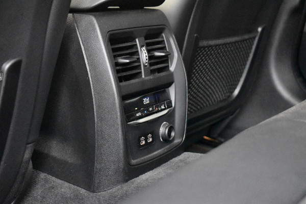 BMW 3 Serie 330e High Executive Shadow Line | ACC | 19'' M Wielen | Stuur + Stoelverwarming | CarPlay | Live Cockpit Pro | BMW 3 Serie 330e High Executive Shadow Line | ACC | 19'' M Wielen | Stuur + Stoelverwarming | CarPlay | Live Cockpit Pro |
