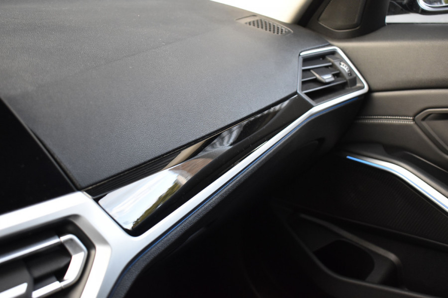 BMW 3 Serie 330e High Executive Shadow Line | ACC | 19'' M Wielen | Stuur + Stoelverwarming | CarPlay | Live Cockpit Pro | BMW 3 Serie 330e High Executive Shadow Line | ACC | 19'' M Wielen | Stuur + Stoelverwarming | CarPlay | Live Cockpit Pro |