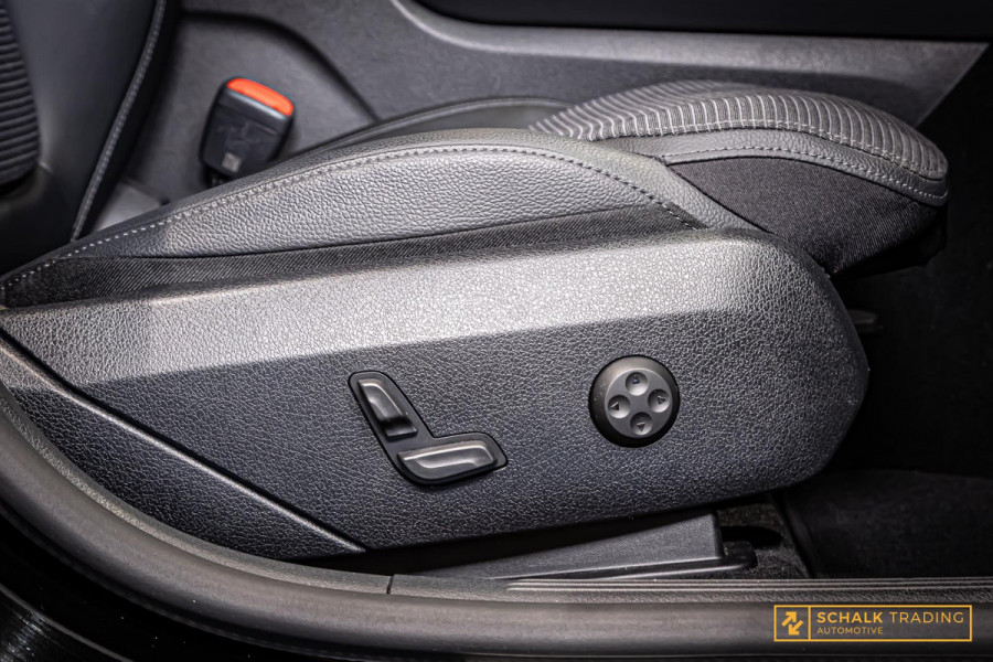 Mercedes-Benz GLC 200 4MATIC AMG Line|MBUX|LED|Ambien Mercedes-Benz GLC 200 4MATIC AMG Line|MBUX|LED|Ambien