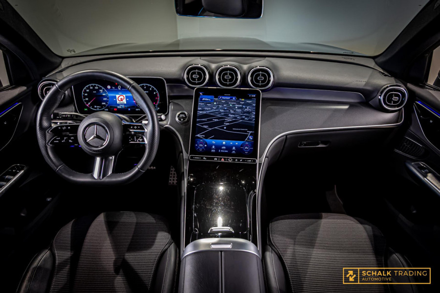 Mercedes-Benz GLC 200 4MATIC AMG Line|MBUX|LED|Ambien Mercedes-Benz GLC 200 4MATIC AMG Line|MBUX|LED|Ambien