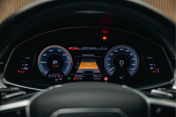 Audi A6 Avant 55 TFSI e quattro Competition | Maxton Design | 360 camera | S-line | Pano | Stoelverwarming | Audi A6 Avant 55 TFSI e quattro Competition | Maxton Design | 360 camera | S-line | Pano | Stoelverwarming |