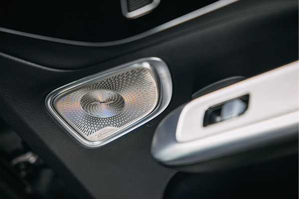 Mercedes-Benz GLC 300e 4MATIC AMG Line | Pano | Stoelverwarming | 360 camera | AMG Look