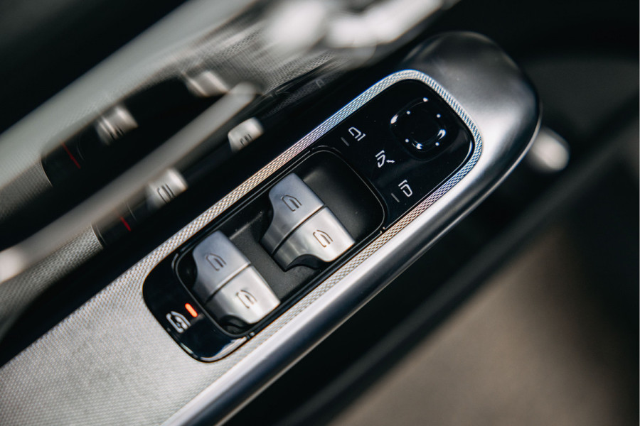 Mercedes-Benz GLC 300e 4MATIC AMG Line | Pano | Stoelverwarming | 360 camera | AMG Look