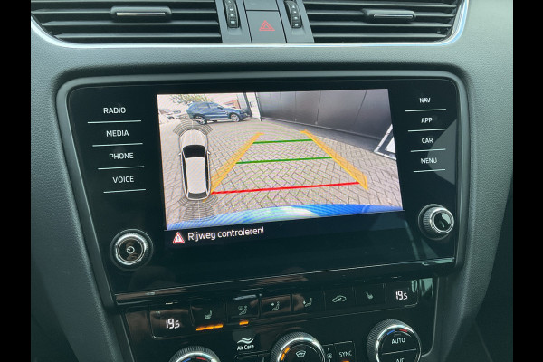 Škoda Octavia Combi 2.0 TSI RS Sportzetels Nav/Cam Carplay Stoelverw Elek.Klep Race-Blue Voll.Onderhouden! Škoda Octavia Combi 2.0 TSI RS Sportzetels Nav/Cam Carplay Stoelverw Elek.Klep Race-Blue Voll.Onderhouden!