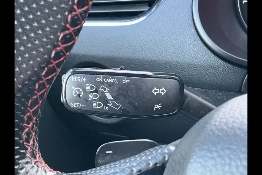 Škoda Octavia Combi 2.0 TSI RS Sportzetels Nav/Cam Carplay Stoelverw Elek.Klep Race-Blue Voll.Onderhouden! Škoda Octavia Combi 2.0 TSI RS Sportzetels Nav/Cam Carplay Stoelverw Elek.Klep Race-Blue Voll.Onderhouden!