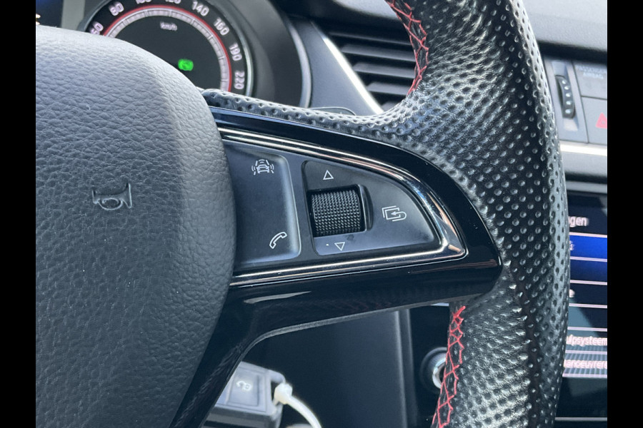 Škoda Octavia Combi 2.0 TSI RS Sportzetels Nav/Cam Carplay Stoelverw Elek.Klep Race-Blue Voll.Onderhouden! Škoda Octavia Combi 2.0 TSI RS Sportzetels Nav/Cam Carplay Stoelverw Elek.Klep Race-Blue Voll.Onderhouden!