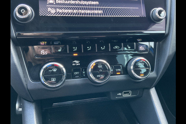 Škoda Octavia Combi 2.0 TSI RS Sportzetels Nav/Cam Carplay Stoelverw Elek.Klep Race-Blue Voll.Onderhouden! Škoda Octavia Combi 2.0 TSI RS Sportzetels Nav/Cam Carplay Stoelverw Elek.Klep Race-Blue Voll.Onderhouden!