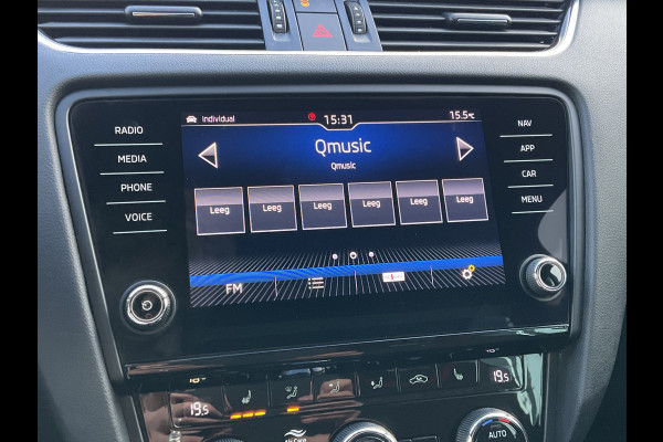 Škoda Octavia Combi 2.0 TSI RS Sportzetels Nav/Cam Carplay Stoelverw Elek.Klep Race-Blue Voll.Onderhouden! Škoda Octavia Combi 2.0 TSI RS Sportzetels Nav/Cam Carplay Stoelverw Elek.Klep Race-Blue Voll.Onderhouden!