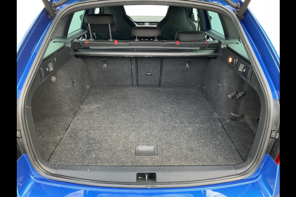 Škoda Octavia Combi 2.0 TSI RS Sportzetels Nav/Cam Carplay Stoelverw Elek.Klep Race-Blue Voll.Onderhouden! Škoda Octavia Combi 2.0 TSI RS Sportzetels Nav/Cam Carplay Stoelverw Elek.Klep Race-Blue Voll.Onderhouden!