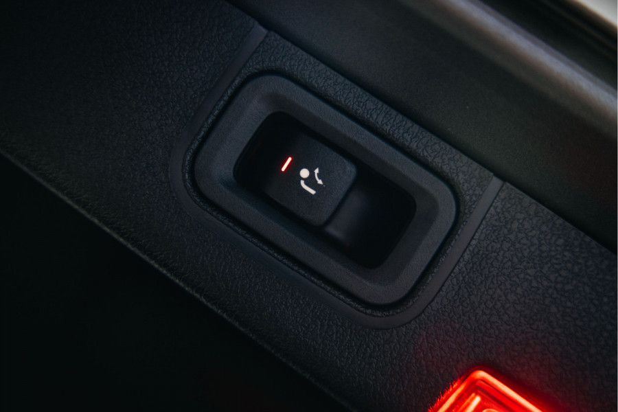 Mercedes-Benz A-Klasse 250 e | Burmester | Pano | Hybride | Matte Grijs | Head-Up | Stoelverwarming | Mercedes-Benz A-Klasse 250 e | Burmester | Pano | Hybride | Matte Grijs | Head-Up | Stoelverwarming |