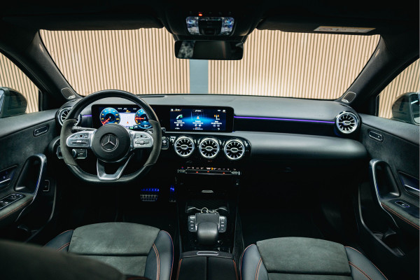 Mercedes-Benz A-Klasse 250 e | Burmester | Pano | Hybride | Matte Grijs | Head-Up | Stoelverwarming | Mercedes-Benz A-Klasse 250 e | Burmester | Pano | Hybride | Matte Grijs | Head-Up | Stoelverwarming |