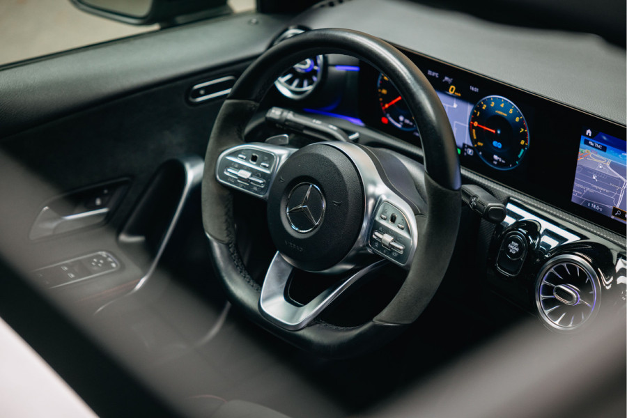 Mercedes-Benz A-Klasse 250 e | Burmester | Pano | Hybride | Matte Grijs | Head-Up | Stoelverwarming | Mercedes-Benz A-Klasse 250 e | Burmester | Pano | Hybride | Matte Grijs | Head-Up | Stoelverwarming |