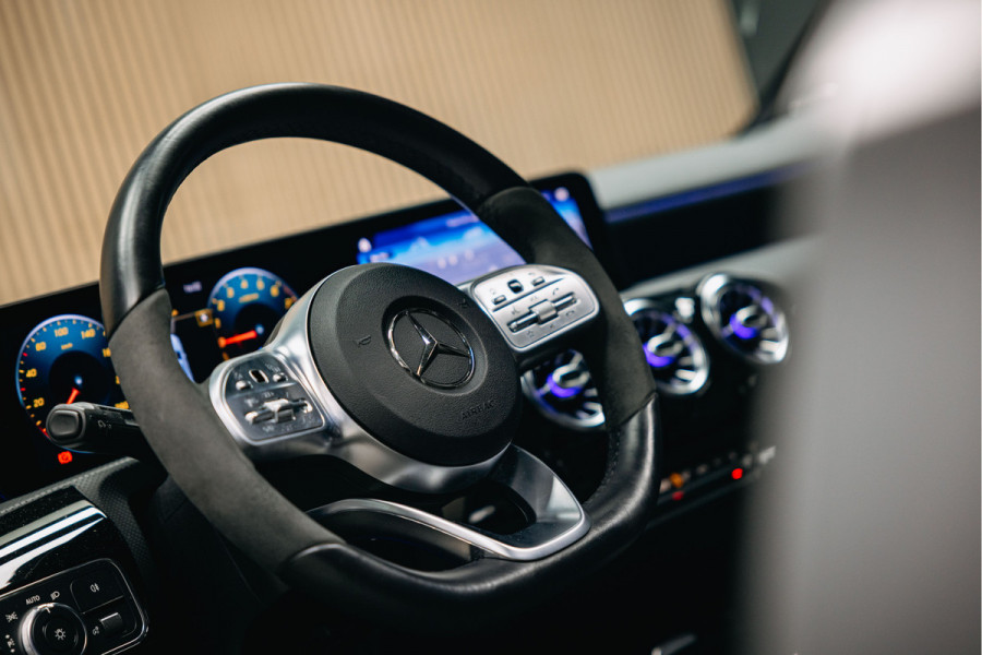 Mercedes-Benz A-Klasse 250 e | Burmester | Pano | Hybride | Matte Grijs | Head-Up | Stoelverwarming | Mercedes-Benz A-Klasse 250 e | Burmester | Pano | Hybride | Matte Grijs | Head-Up | Stoelverwarming |