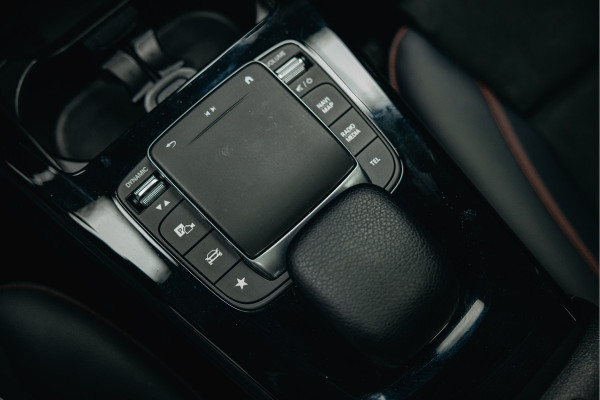 Mercedes-Benz A-Klasse 250 e | Burmester | Pano | Hybride | Matte Grijs | Head-Up | Stoelverwarming | Mercedes-Benz A-Klasse 250 e | Burmester | Pano | Hybride | Matte Grijs | Head-Up | Stoelverwarming |