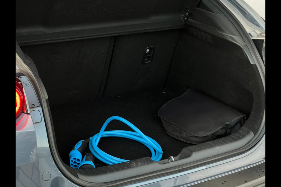 Mazda MX-30 e-SkyActiv 145 First Edition 36 kWh NL-AUTO | 100% ELEKTRISCH | CAMERA |STOELVERWARMING Mazda MX-30 e-SkyActiv 145 First Edition 36 kWh NL-AUTO | 100% ELEKTRISCH | CAMERA |STOELVERWARMING